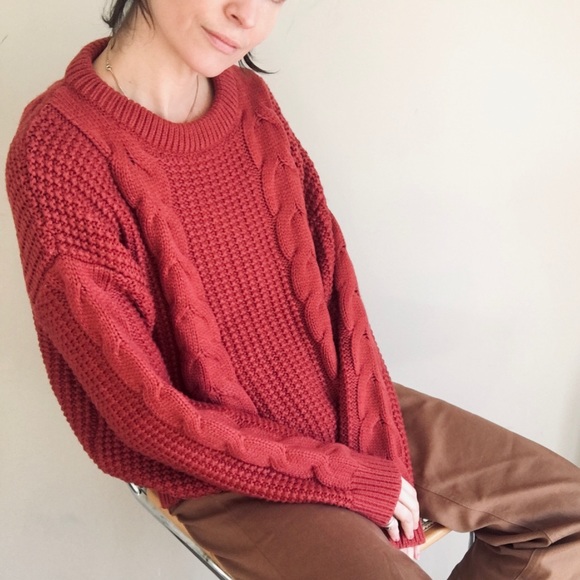 Burgundy oversized cable knit sweater - Picture 2 of 11